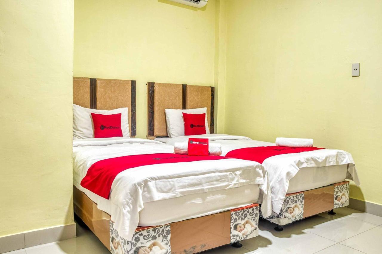 Reddoorz @ Jalan Kapten Muslim Medan Ngoại thất bức ảnh
